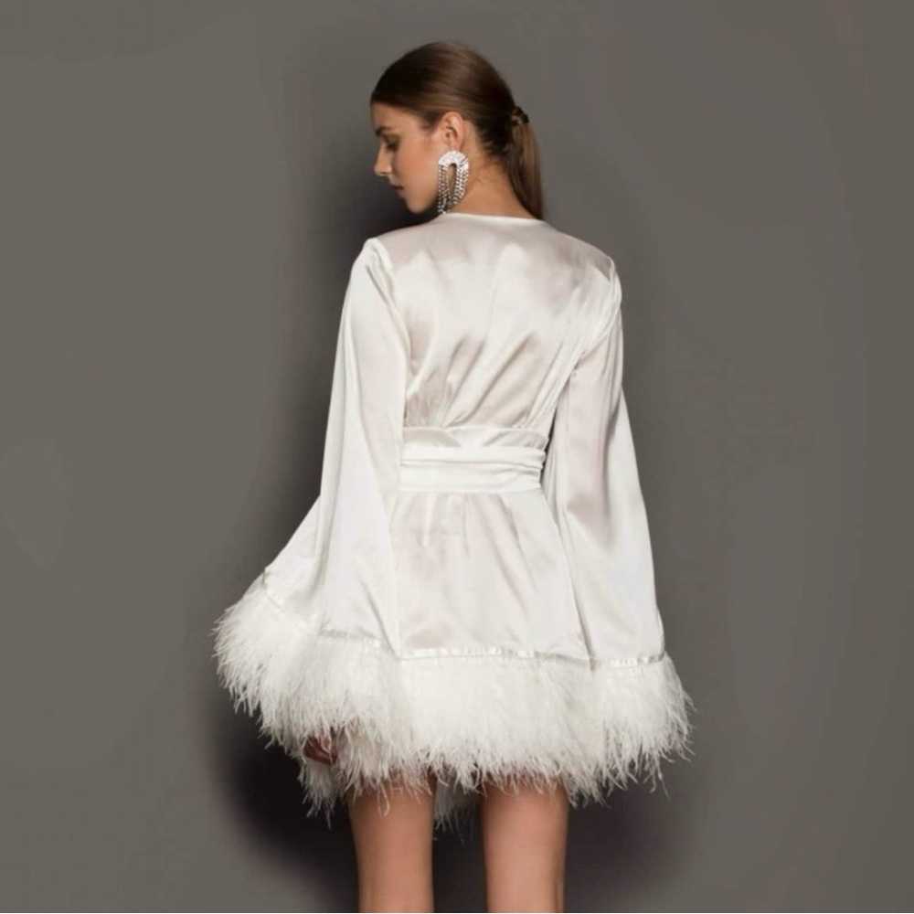 Bronx and Banco White Silk and Feather Dress Robe - Small - Picture 2 of 9